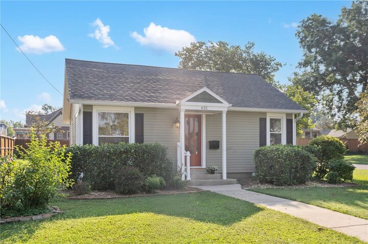 Property Photo:  621 S 5th Street  AR 72756 