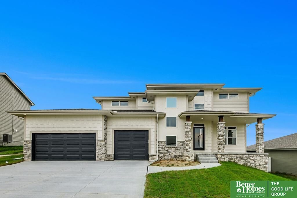 Property Photo:  11018 N 161st Street  NE 68007 