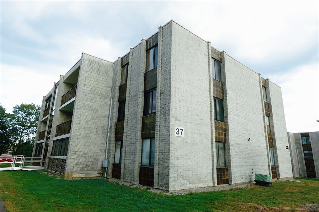 Property Photo:  37 Skyline Drive 11  MA 02148 