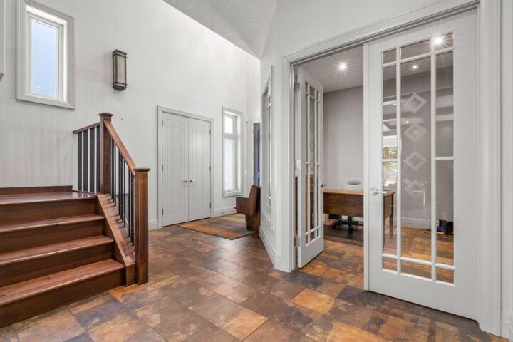Property Photo:  627 27 Avenue NE  AB T2E 2A7 
