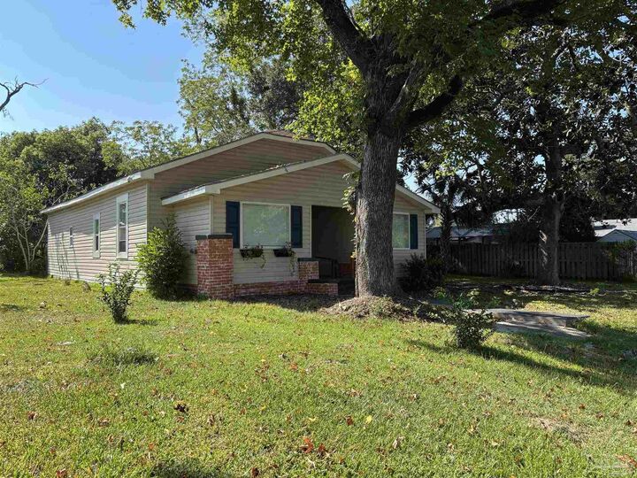Property Photo:  2603 N 16th Ave  FL 32503 