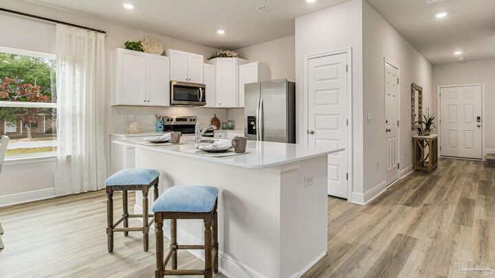 Property Photo: 2483 Cliff Hollow Cir FL 32563
