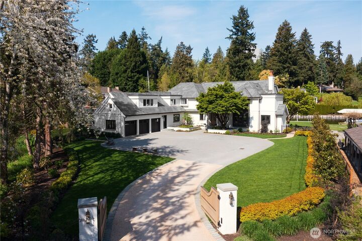 Property Photo:  8580  Hunts Point Lane  WA 98004 