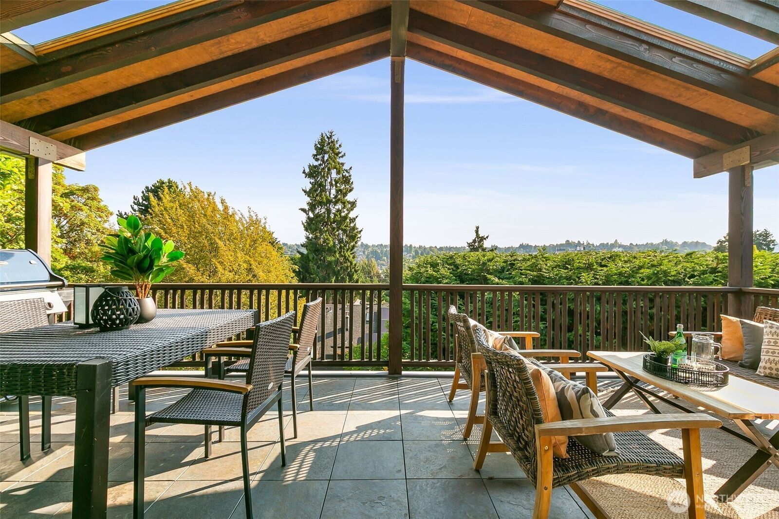 Property Photo:  117 N 40th Street  WA 98103 