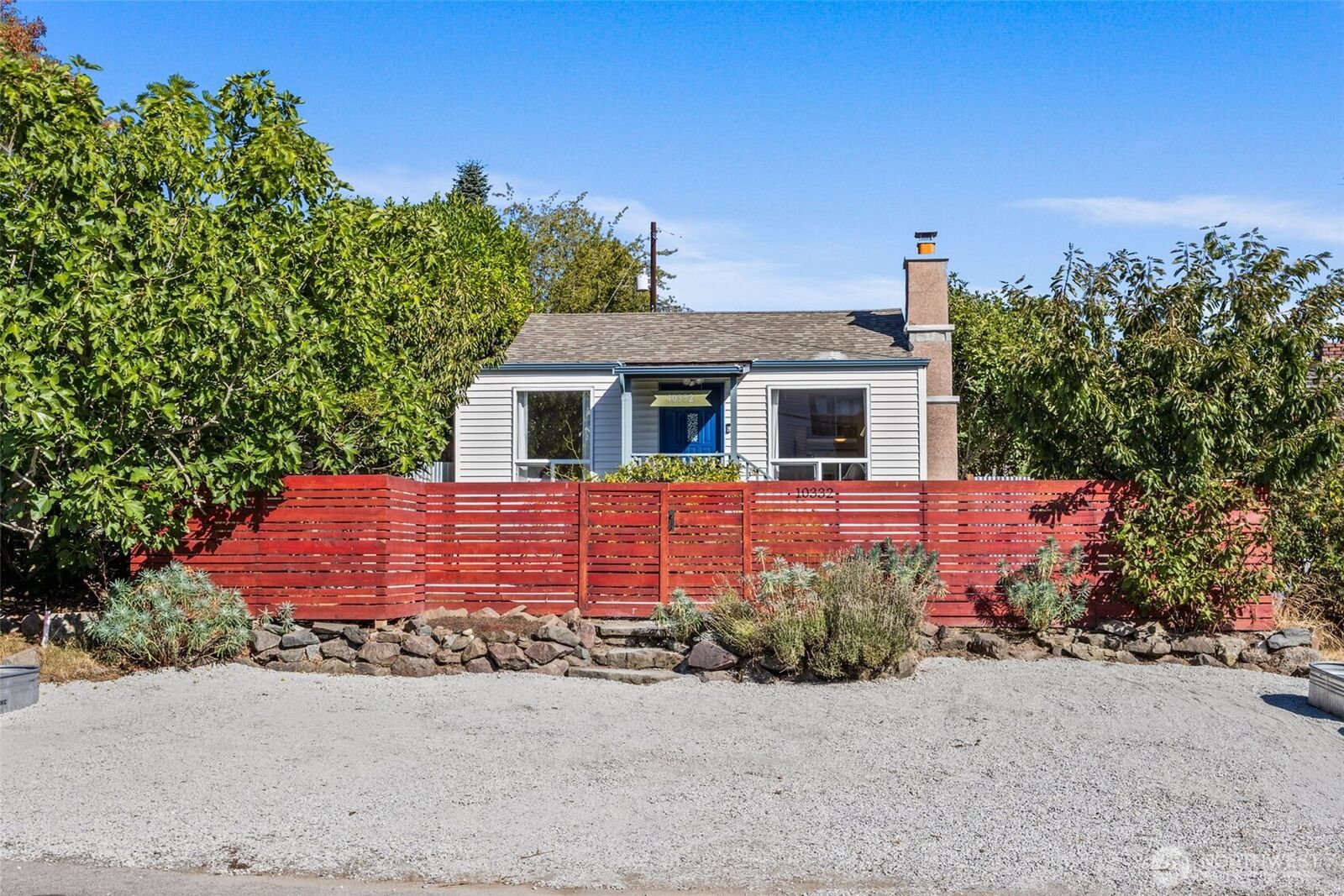 Property Photo:  10332  Midvale Avenue N  WA 98133 