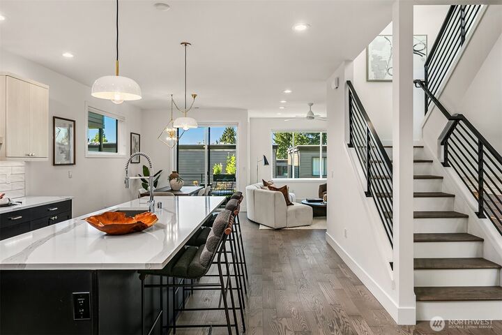 Property Photo:  733  4th Court S  WA 98033 