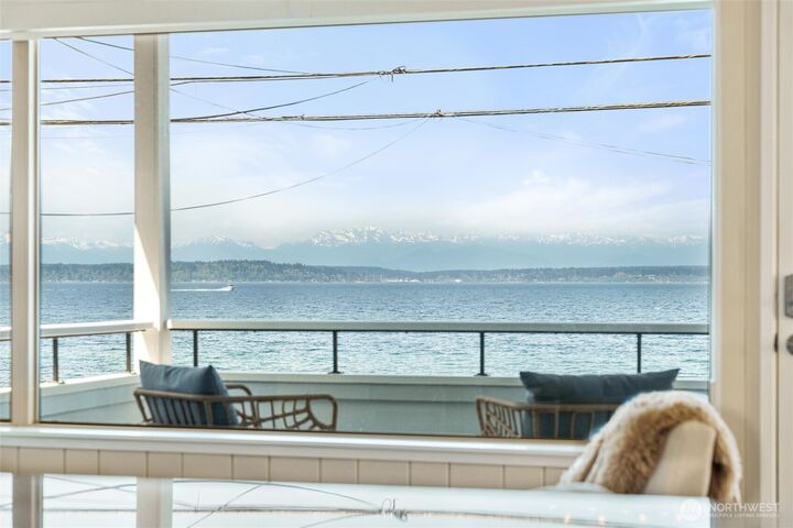 Property Photo:  1588  Alki Avenue SW  WA 98116 