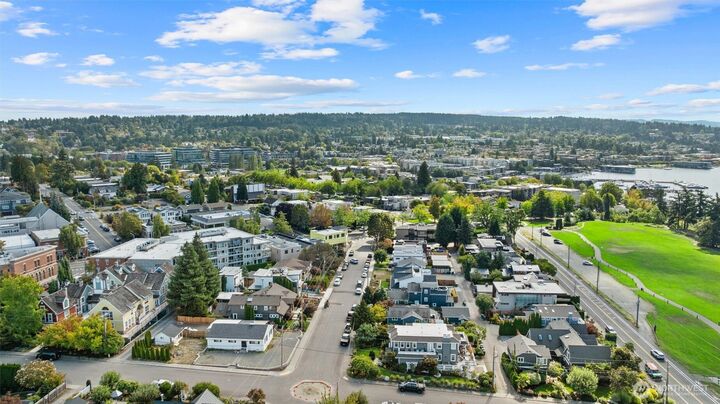 Property Photo:  631  Market Street 203  WA 98033