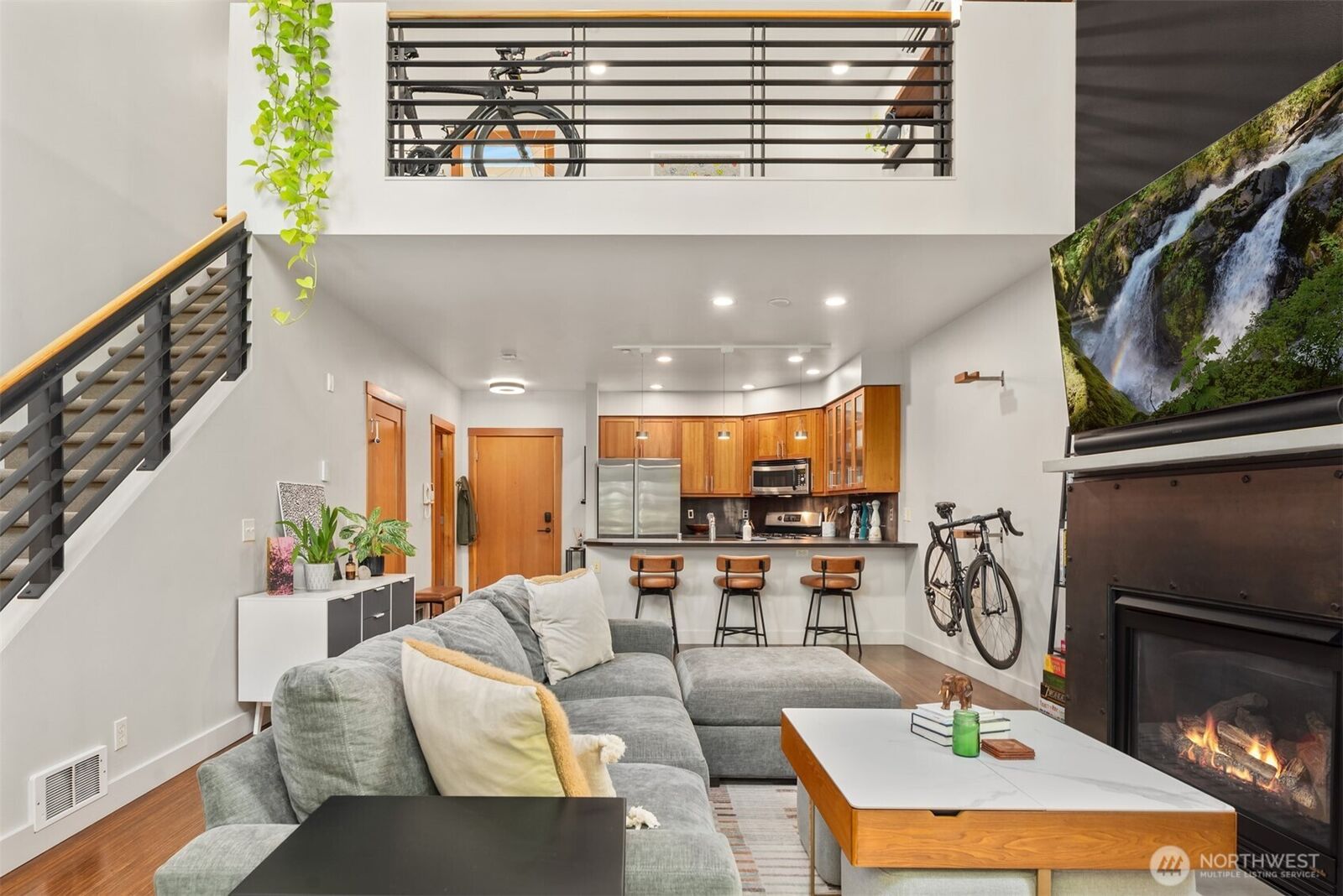 Property Photo:  1605 E Pike Street 201  WA 98122 