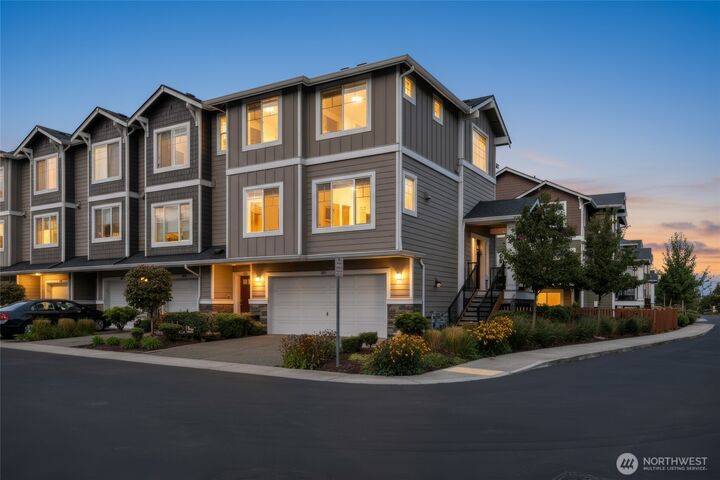 Property Photo:  3011  35th Street  WA 98201 