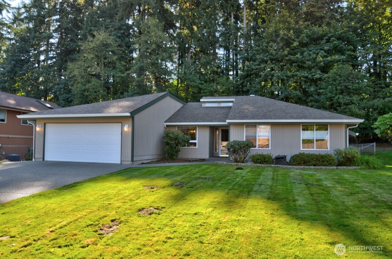 Property Photo:  4613  7th Avenue NE  WA 98516 