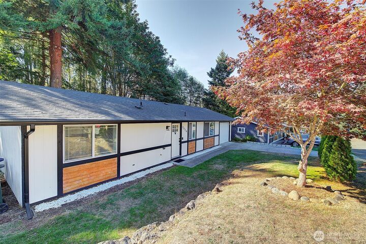2526  Olympic Boulevard  Puyallup WA 98374 photo