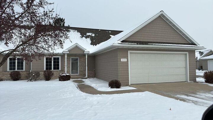 Property Photo:  1658 Remington Ridge Way  WI 54115 