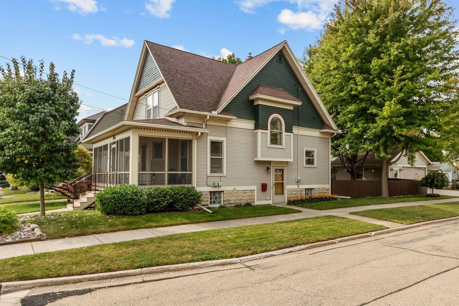 Property Photo:  645 Grove Street  WI 54901 