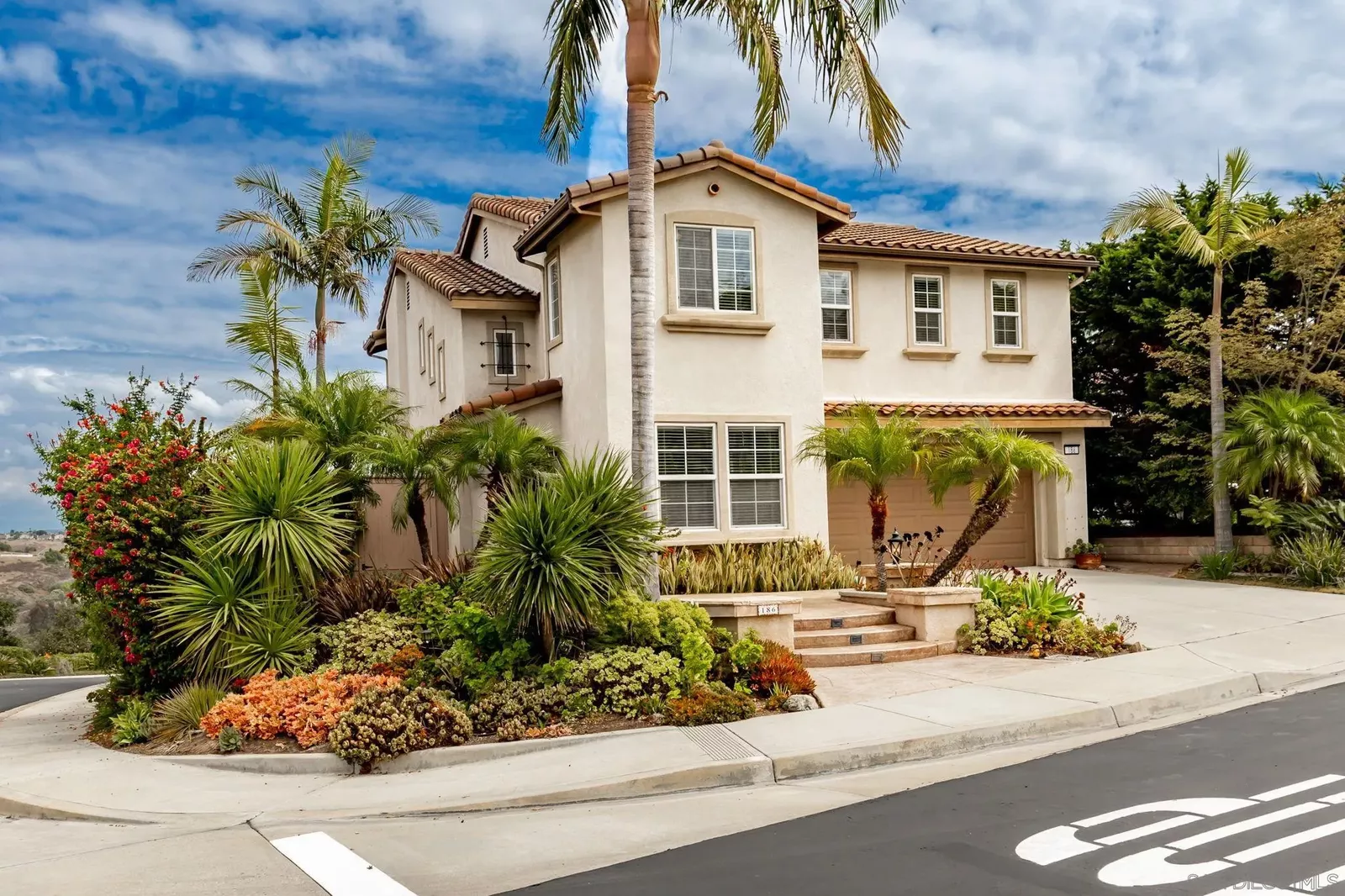 Property Photo:  186 Ridge View Way  CA 92057 