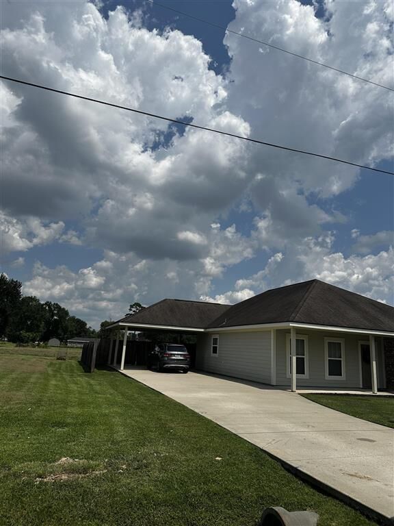 Property Photo: 4025 Briarwood Road LA 70605