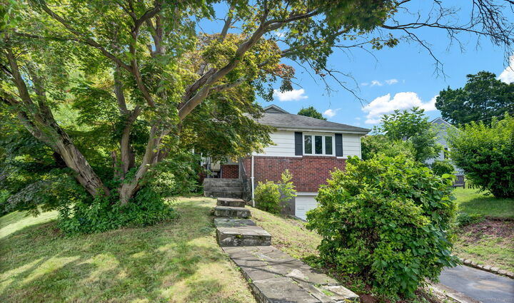 Property Photo:  20 Gracewell Road  CT 06109 