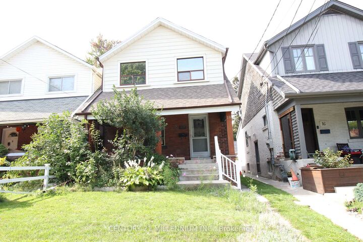 Property Photo:  18 Glenvalley Drive  ON M6M 4V9 