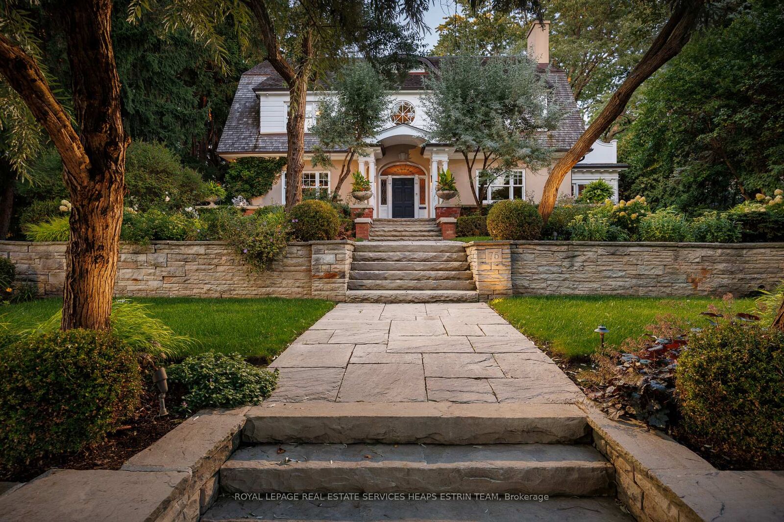 Property Photo:  75 Queen Street  ON N1E 4R9 