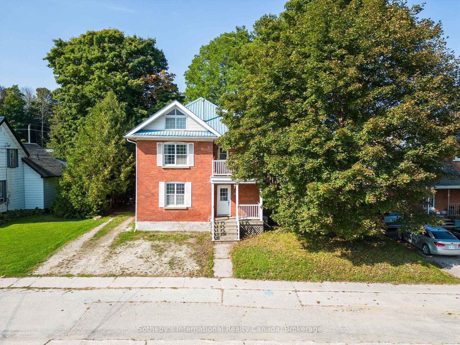Property Photo:  104 Sykes Street S  ON N4L 1W9 