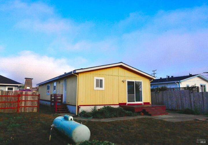 Property Photo:  854 Woodward Street  CA 95437