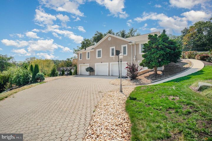 Property Photo:  2717 Laurel Street Street  PA 17055 