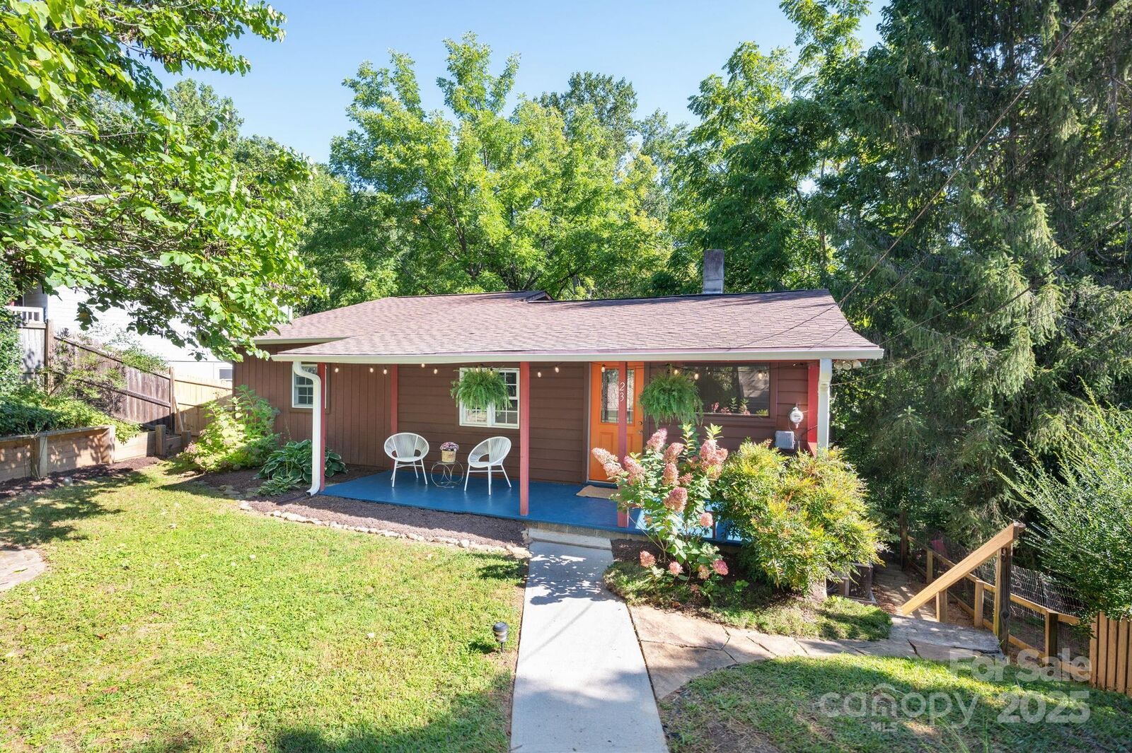 Property Photo:  23 Shadowlawn Drive  NC 28806 