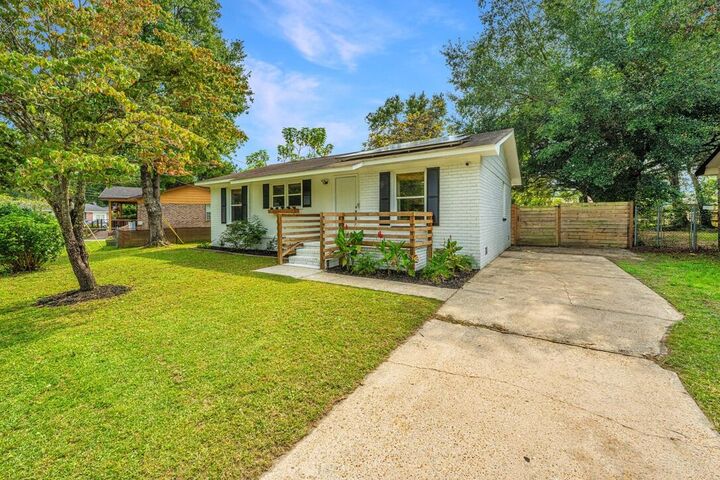 Property Photo:  1512 Seacroft Road  SC 29412 