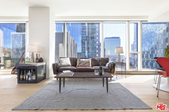 Property Photo: 889 Francisco St CA 90017