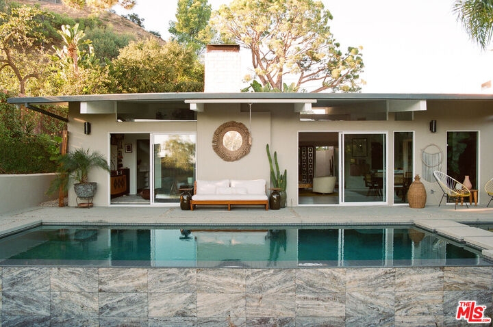 2102 Ridgemont Dr  Los Angeles CA 90046 photo