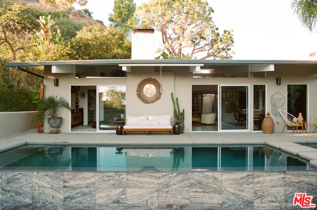 Property Photo:  2102 Ridgemont Dr  CA 90046 