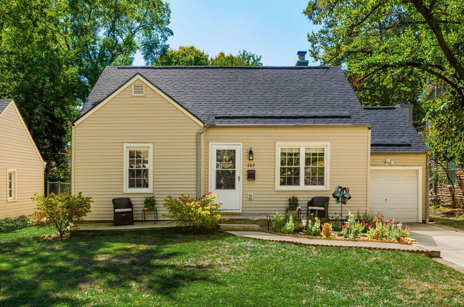 Property Photo:  989 Sells Avenue  OH 43212 