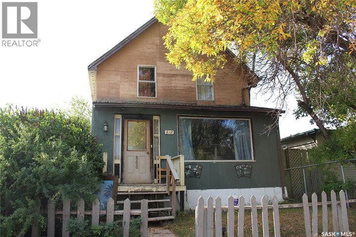 812 Cartier Avenue  Moose Jaw SK S6H 1M1 photo