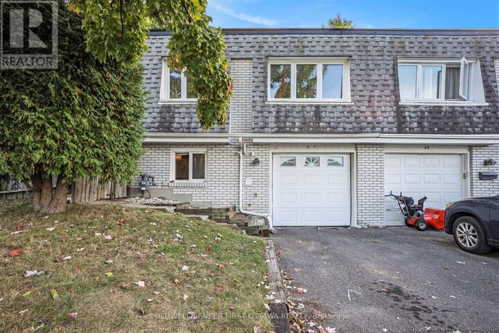 Property Photo:  27 Ariel Court  ON K2H 8J1 