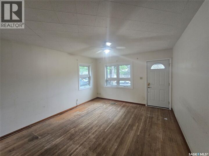 Property Photo: 412 V Avenue S SK S7M 3E7