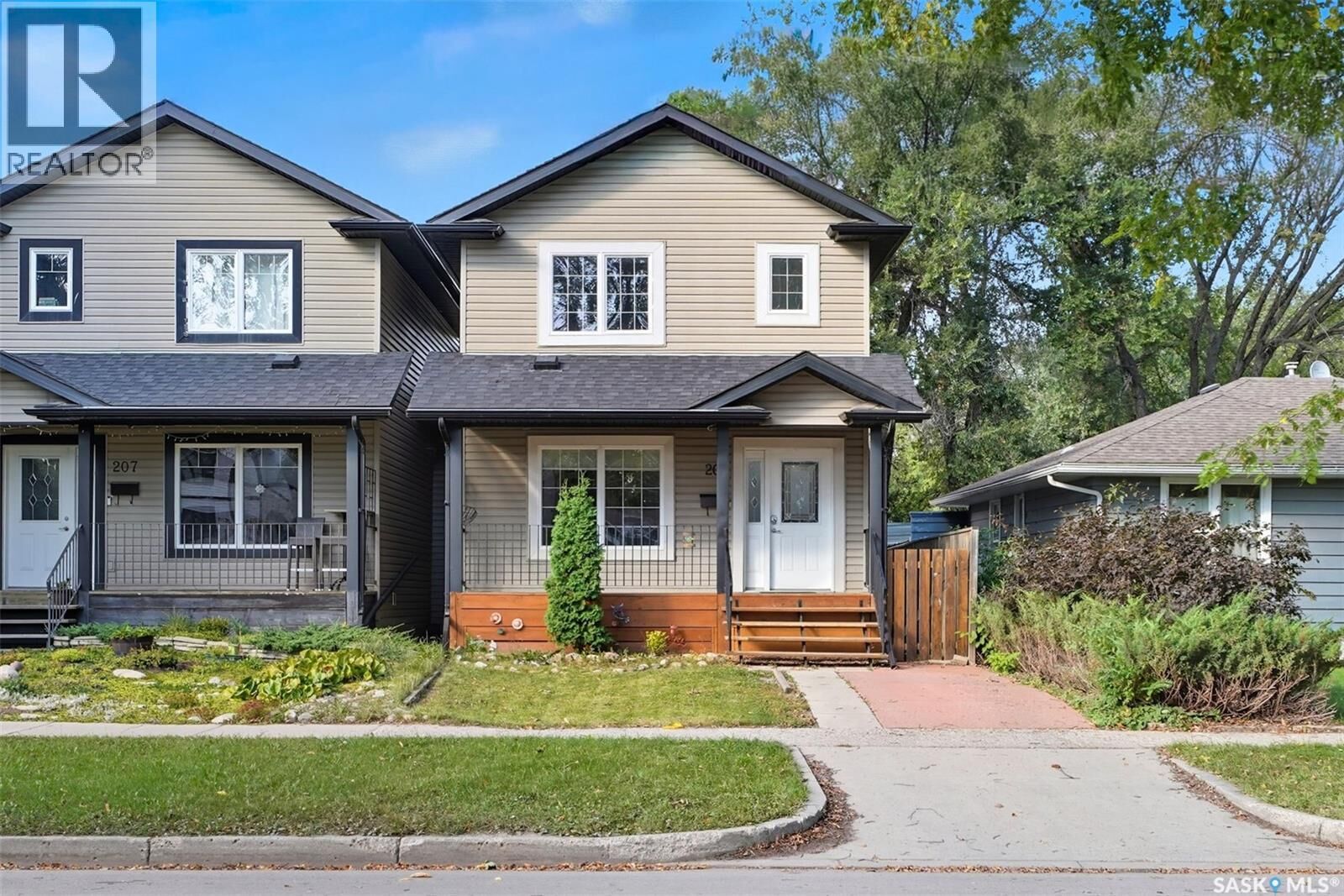 Property Photo: 205 Taylor Street W SK S7M 0C4