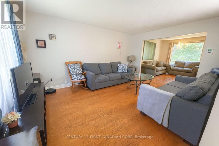 Property Photo:  46 Comox Court  ON N6K 3K9 