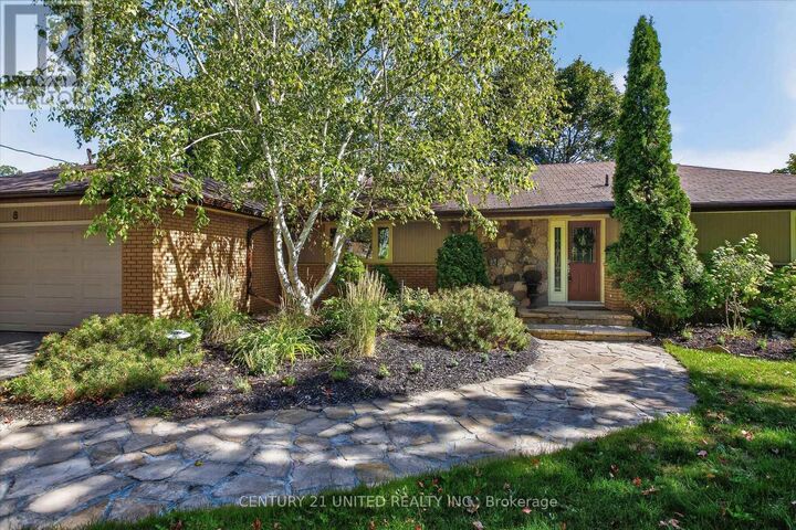 Photo de la propriété:  8 Oakwood Crescent  ON K9J 1N3 