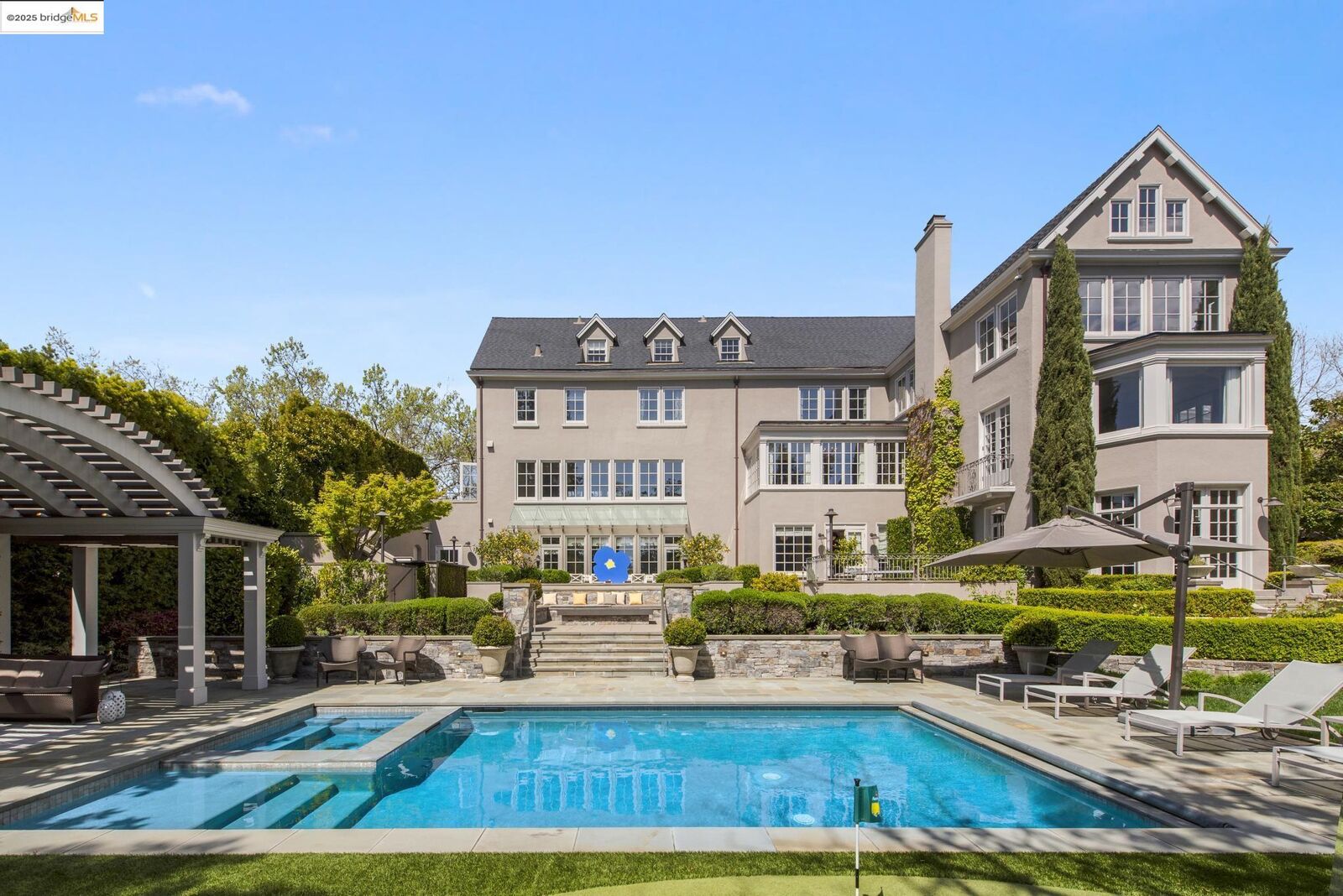 Property Photo:  44 Farragut Ave  CA 94610