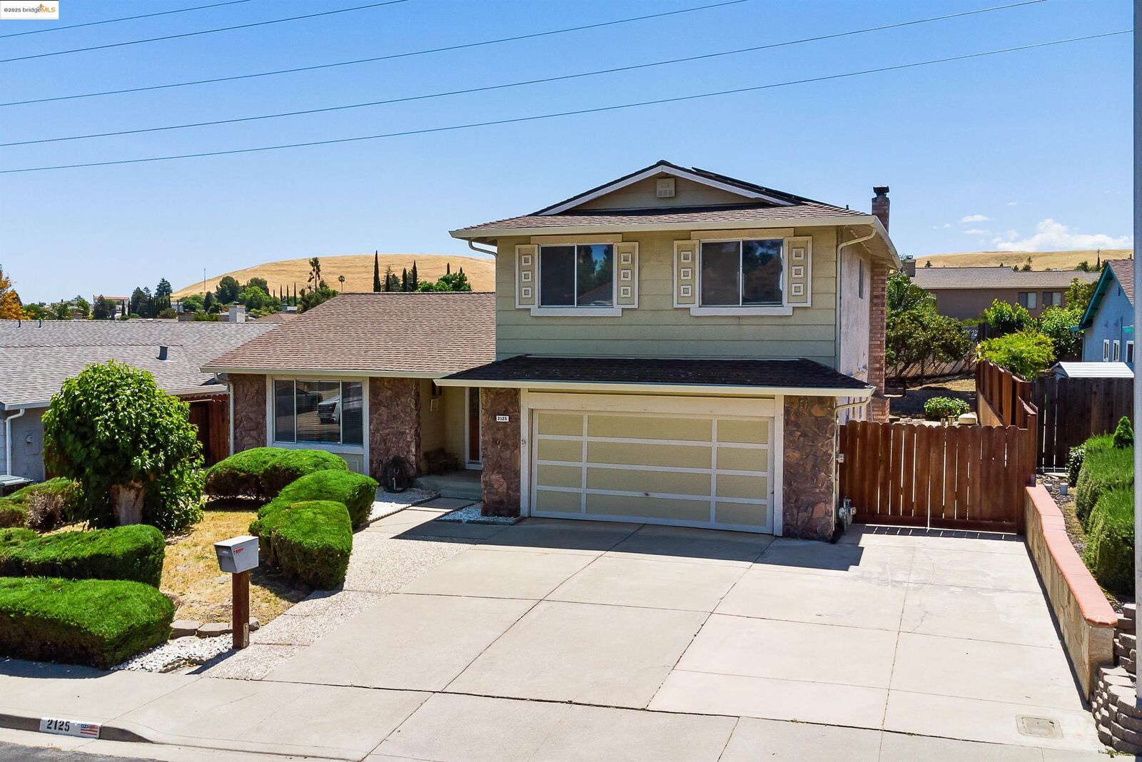 Property Photo: 2125 Robles Dr CA 94509