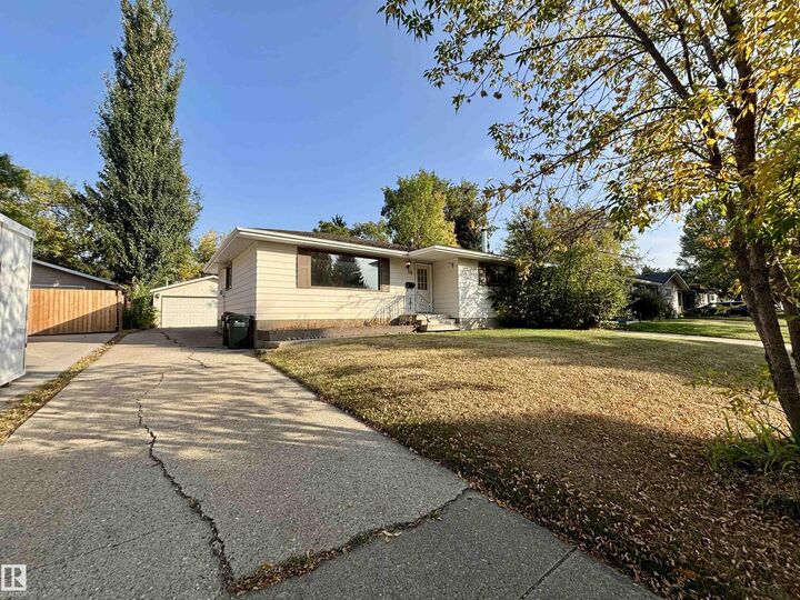 Property Photo:  58 Menlo Crescent  AB T8A 0R9 