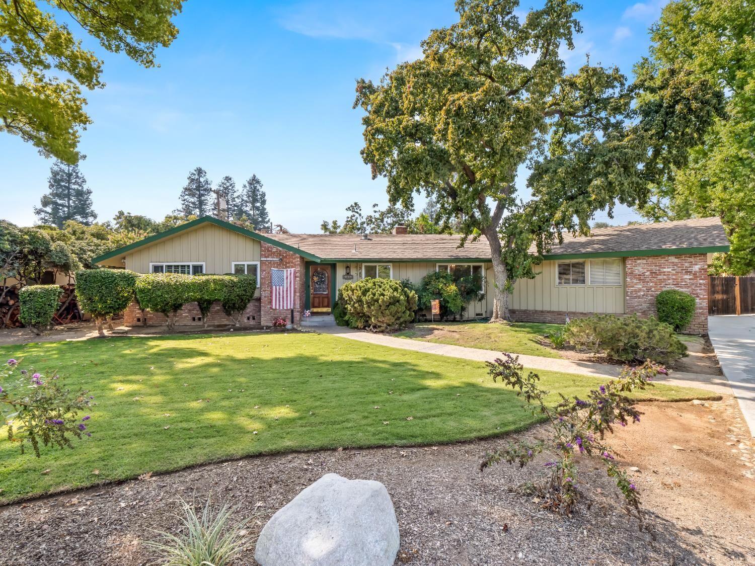 Property Photo:  1486 W Roberts Avenue  CA 93711