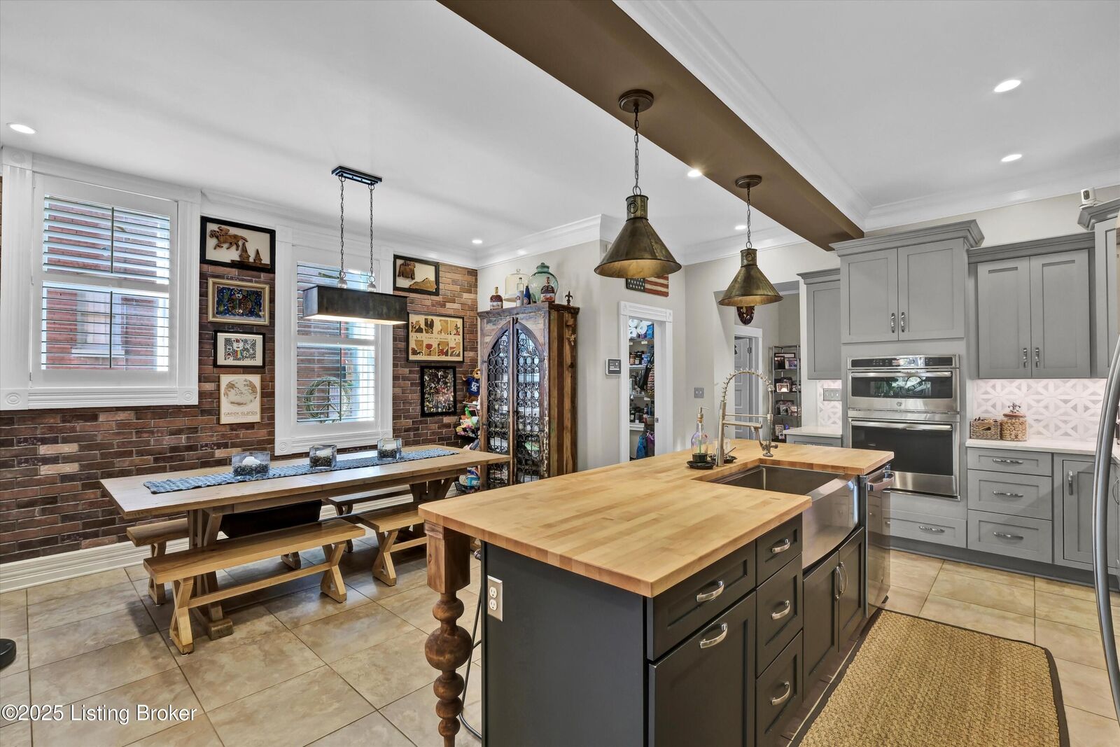 Property Photo: 1254 S Brook St KY 40203