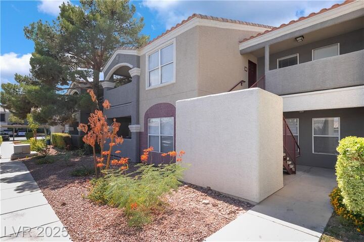 Property Photo: 5055 West Hacienda Avenue 2127 NV 89118