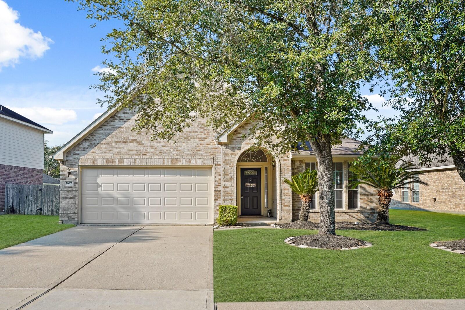 Property Photo: 1627 Pebble Brook TX 77459