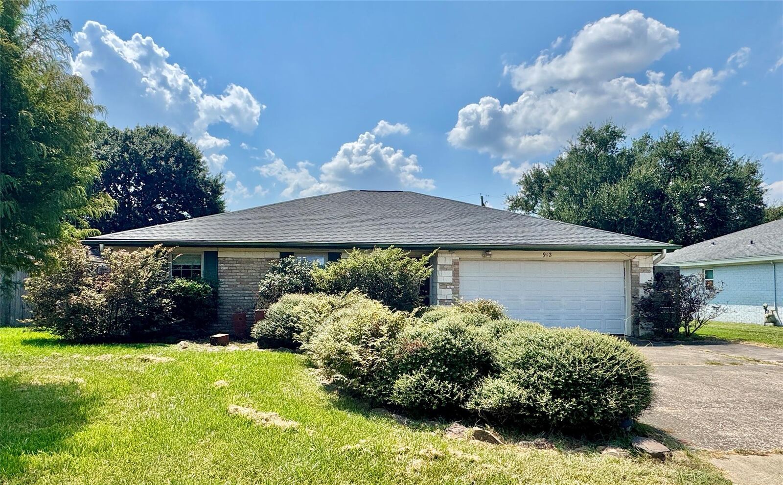 Property Photo:  912 S 21st Street  TX 77627 