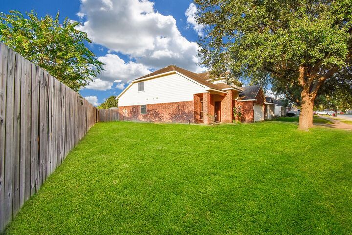 Property Photo:  19126 Mossy Hedge Lane  TX 77449 