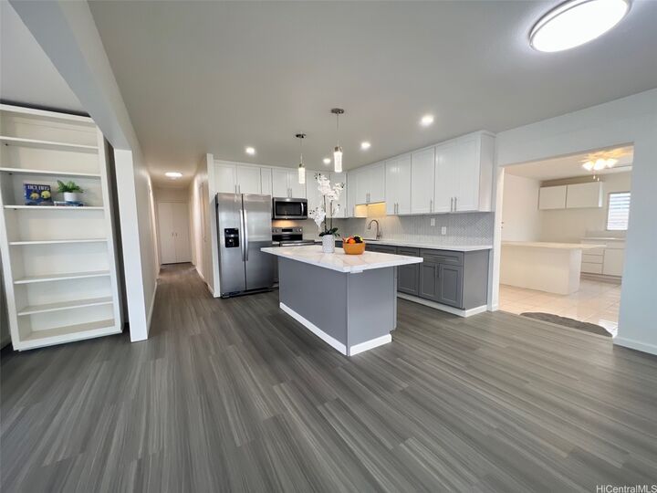 Property Photo:  94-892 Kumuao Street  HI 96797 