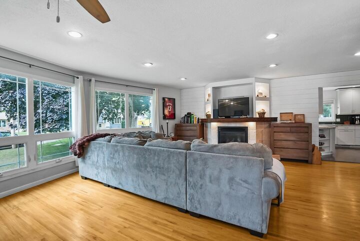 Property Photo:  1450 Columbus Drive  IA 50702 