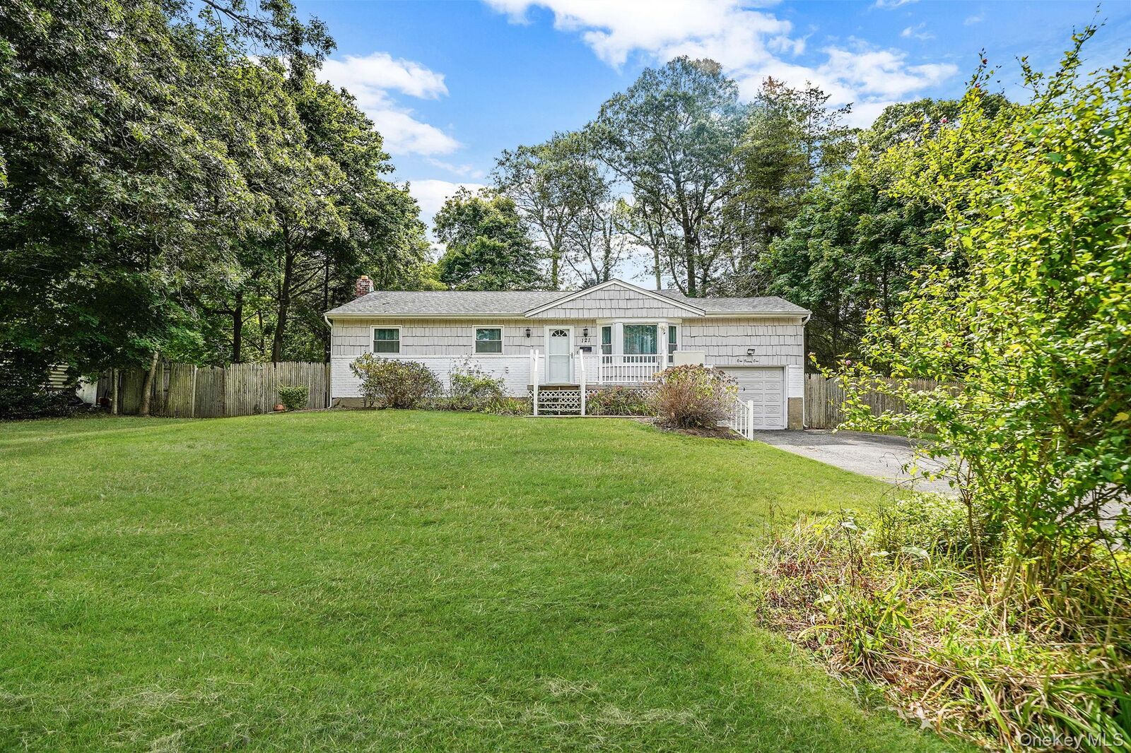 Property Photo:  121 Foxdale Lane  NY 11777 